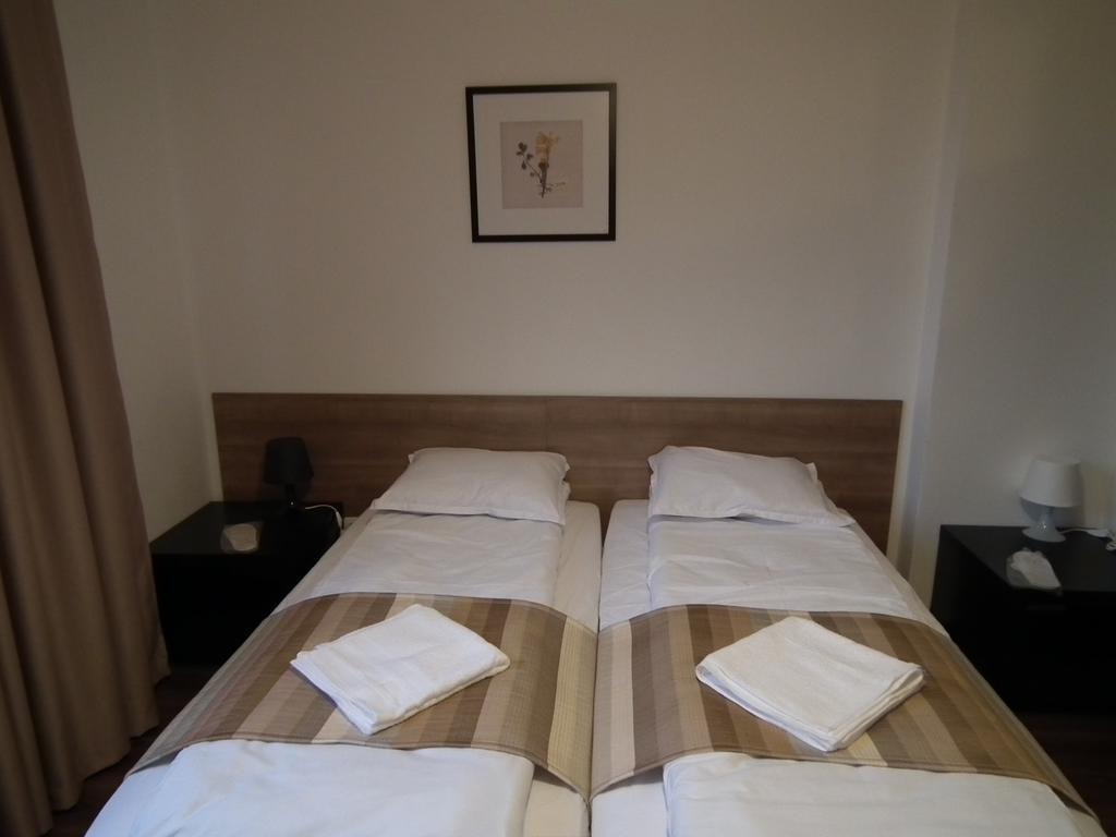 Lion Guest House Veliko Tărnovo Exteriör bild