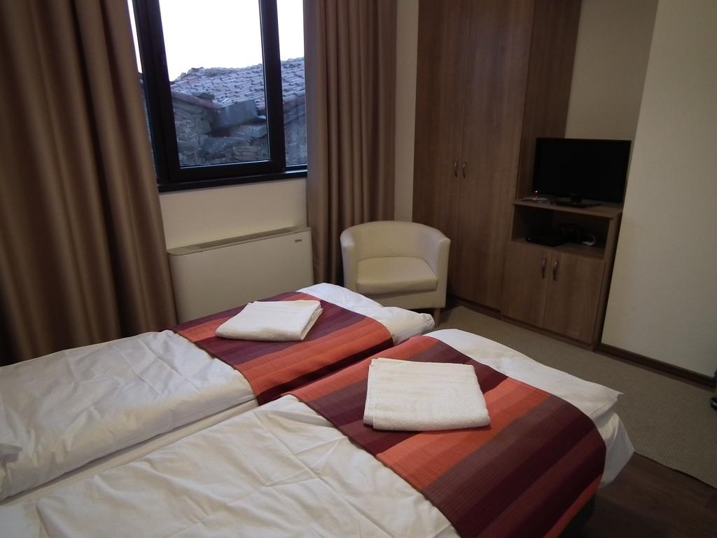 Lion Guest House Veliko Tărnovo Exteriör bild